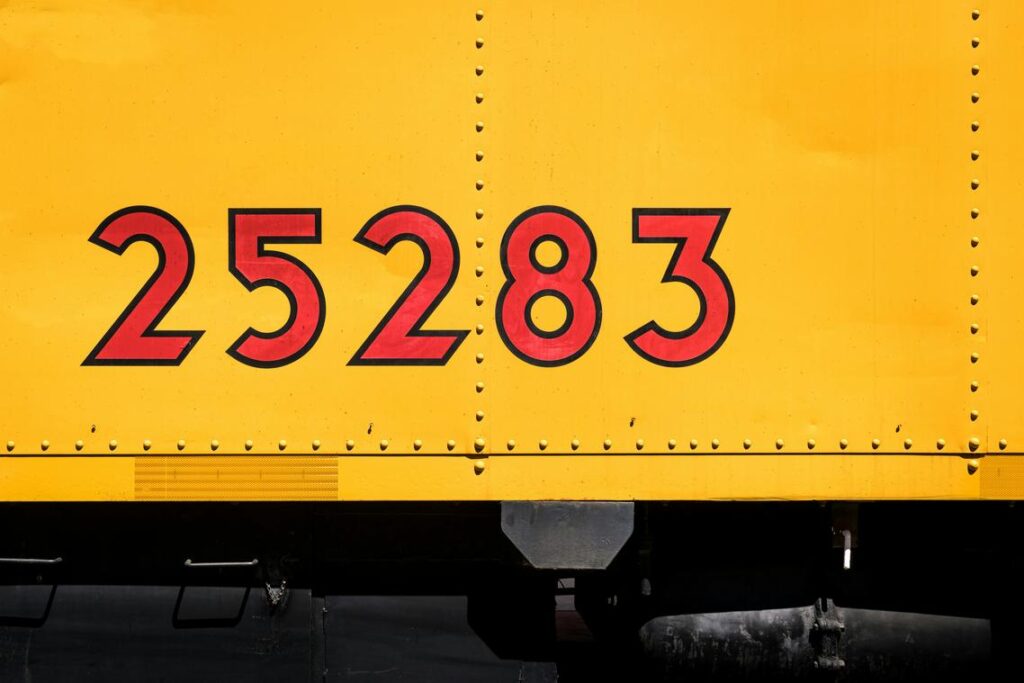 2155932185